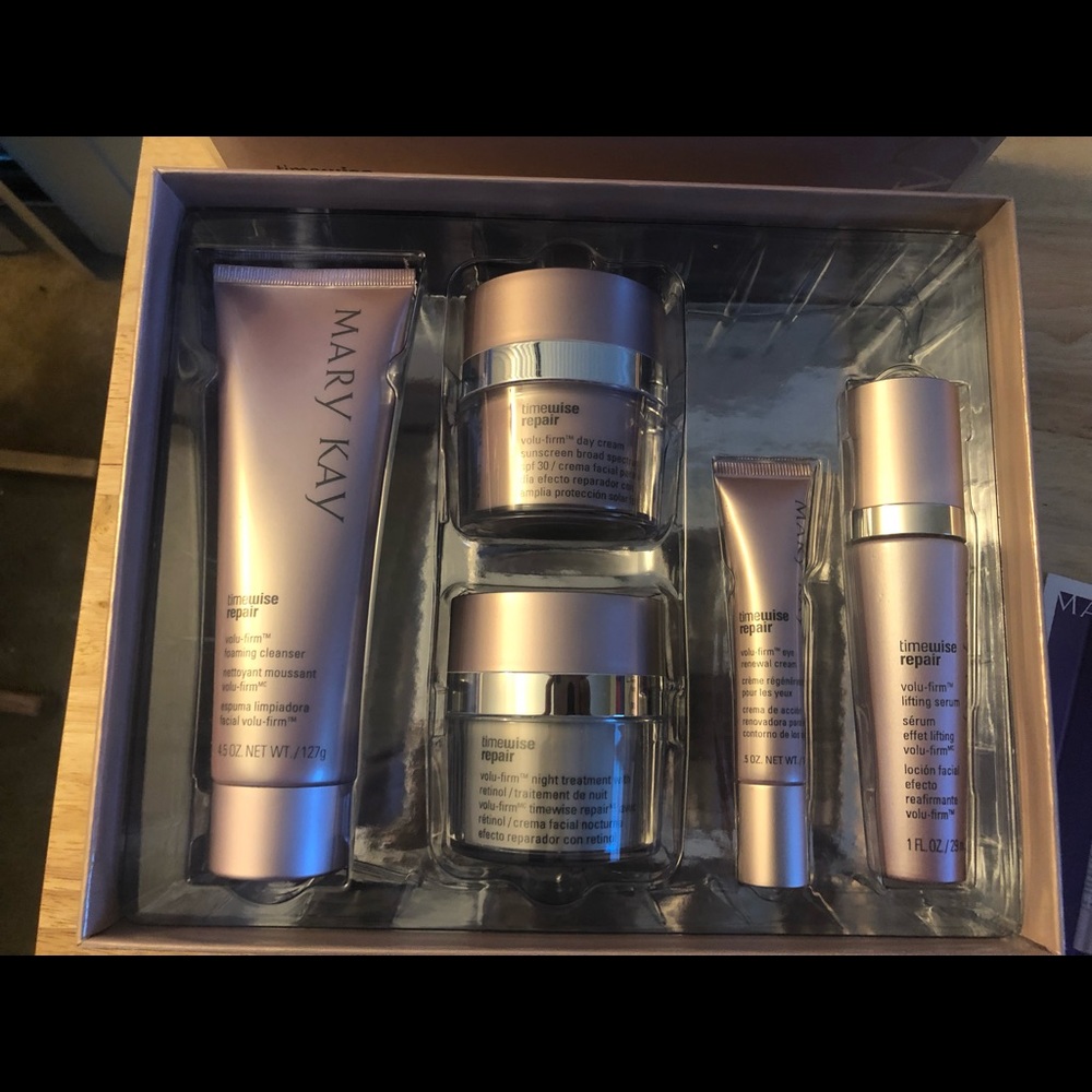 Mary Kay TimeWise Repair Volu-Firm Set